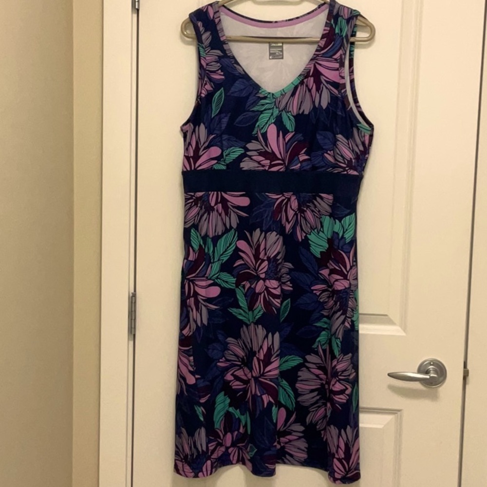 Vee-neck dress - empire waist